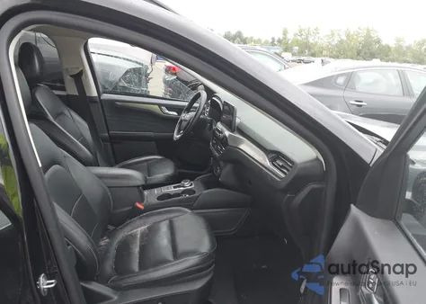 2021 Ford Escape Titanium Plug-In Hybrid z USA, uszkodzony, nr VIN 1FMCU0LZ5MUA67361